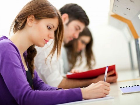 Elméleti ismeretanyagok elsajátítása OKJ képzés keretében